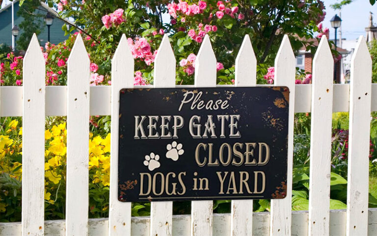 nede please keep gate closed dogs in yard reto vintage metal tin sign